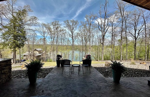 Royal House | Lake Season is not over! Lovely 3-bedroom Lake House near Ouachita and Oaklawn