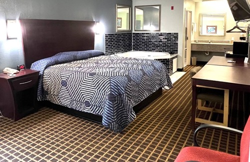 Sneads Hotel | Lake Seminole Inn By Belvilla Marianna Hwy 90