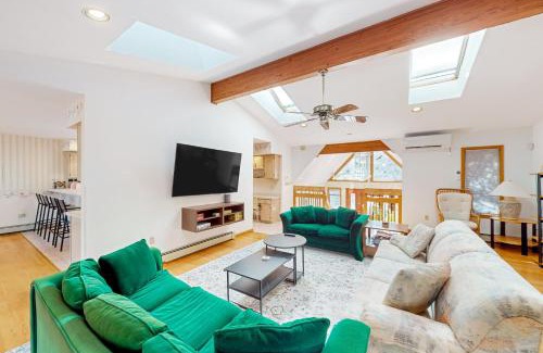 Blakeslee House | Lake Sinca Sanctuary