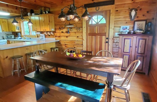 Lake Oconee House | Lake Sinclair Log Cabin with Private Beach