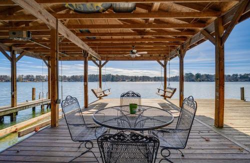 Milledgeville House | Lake Sinclair Retreat with Big Water Views and Dock!