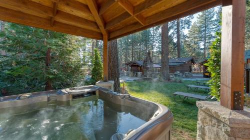 Kings Beach House | Lake Star by AvantStay Hot Tub Walk to Beach