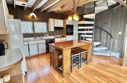 Grand Marais House | Lake Superior Retreat Private Wooded Haven with Panoramic Views