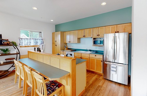 Port Angeles House | Lake Sutherland Retreat | Lakefront townhouse with dock, 2 kayaks, grill, W/D