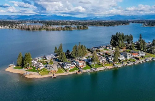Bonney Lake House | Lake Tapps Getaway