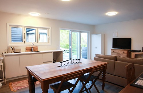 Rainbow Point Cabin | Lake Taupo Family/Friends Accommodation