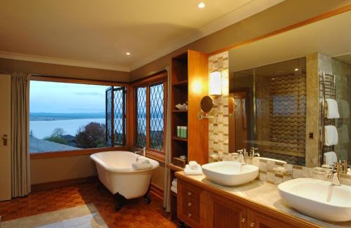 Acacia Bay Cabin | Lake Taupo Lodge