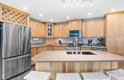 Valois Cottage | Lake Therapy On Keuka | Lakefront | FLX | Hot Tub