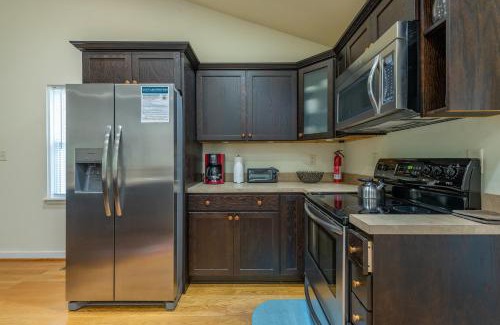 Black Mountain House | Lake Tomahawk Getaway Pets & 3 Min. to Town!