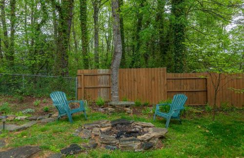 Black Mountain House | Lake Tomahawk Getaway Pets & 3 Min. to Town!