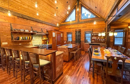 Nekoosa House | Lake Tower Lodge 6 Bed 4Bh Theater Game Bar Resort Amenities <3M to Premier Golf