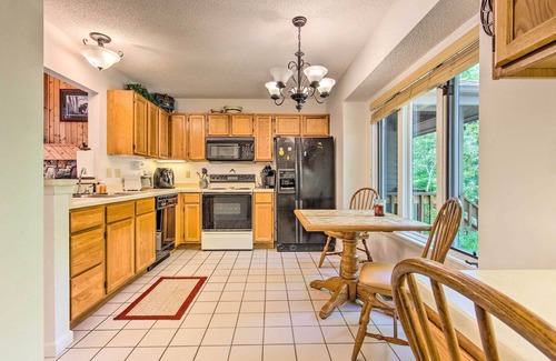 Lake Toxaway Cabin | Lake Toxaway Cabin w/Fire Pit - 1 Mi to Marina
