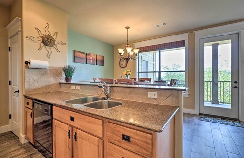 Jonestown Condo | Lake Travis Condo w/ Resort Amenity Access!