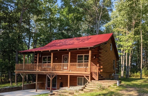 Kalkaska Cabin | Lake Valley Lodge-Northern Michigan Log Cabin!