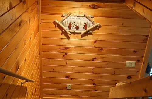 Kalkaska Cabin | Lake Valley Lodge-Northern Michigan Log Cabin!