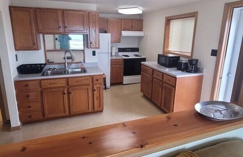Two Rivers Apartment | Lake View Apartments on Memorial - Unit B