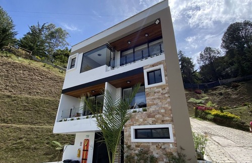 El Penol Apartment | LAKE VIEW APPARTMENT 6 TO 10 PEOPLE. FULL. WITH JACUZZI INSIDE AND OUTSIDE.