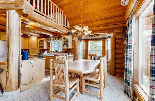 Cascade Cabin | Lake-View Cabin with Deck, Firepit & Pool Table