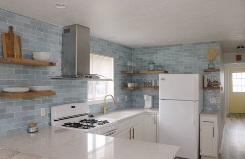 Houghton Lake Heights Cottage | Lake View Cottage in Roscommon with beach access and playground!
