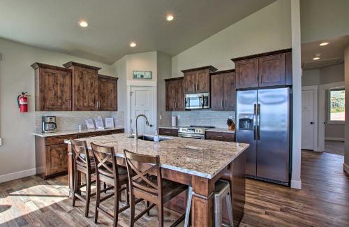 Sweetwater House | Lake-View Escape with Private Beach Resort Access!