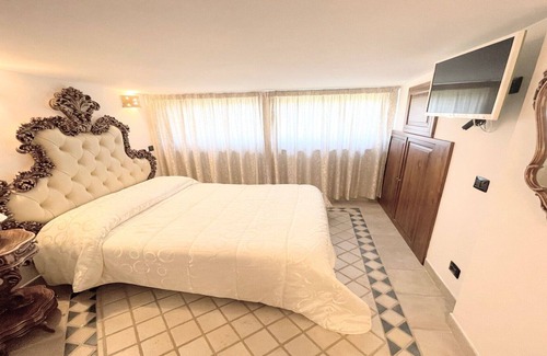 Montefiascone Villa | LAKE VIEW-EXCLUSIVE LUXURY VILLA/POOL+JACUZZI/SLEEPS 20