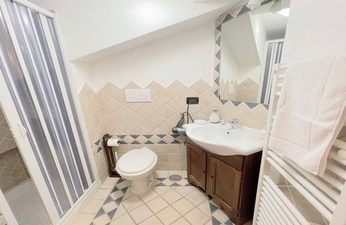 Montefiascone Villa | LAKE VIEW-EXCLUSIVE LUXURY VILLA/POOL+JACUZZI/SLEEPS 20
