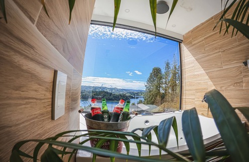 Guatape House | LAKE VIEW FARM- WITH 3 INDEPENDENT APPARTMENTS