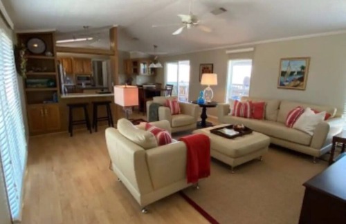 Truth or Consequences House | Lake View Getaway