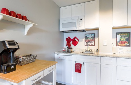 Acme Condo | Lake View Golf Course Condo 5056