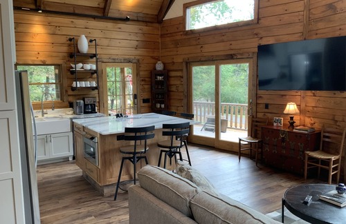 Guntersville House | LAKE VIEW Guests rave "Perfect family getaway spot" 3 mi to exciting City Harbor