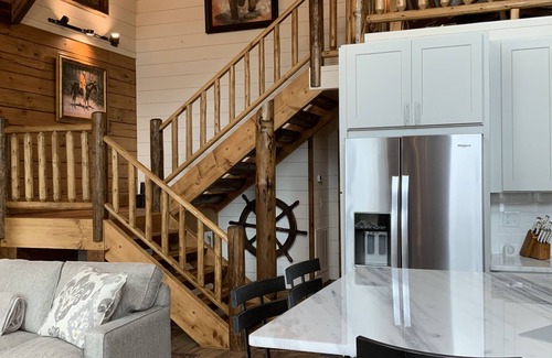 Guntersville House | LAKE VIEW Guests rave "Perfect family getaway spot" 3 mi to exciting City Harbor