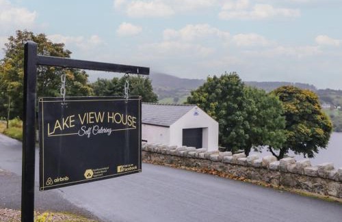 Newry House | Lake view House Apartment