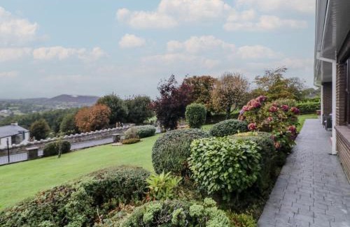 Newry House | Lake view House Apartment