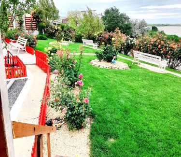 Navodari House | Lake View House