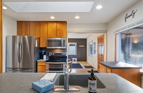 Carver House | Lake View House with Beautiful 4.5 Acres to Explore