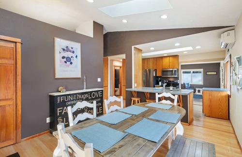 Carver House | Lake View House with Beautiful 4.5 Acres to Explore