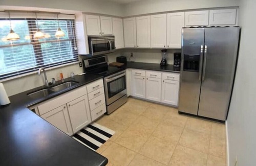 Holiday Island House | Lake View Lagoon~WiFi~Jacuzzi