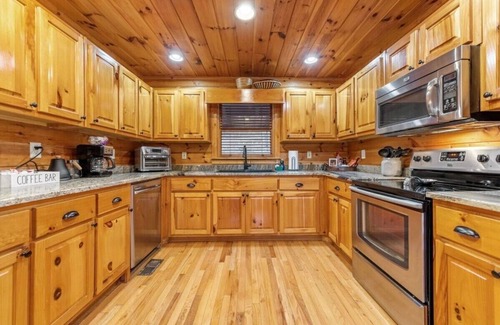Necowa Cove Cabin | *Lake View Lodge* Family~$Views~Arcade~HotTub