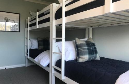 Jindabyne Villa | Lake View Lodge on Snowridge