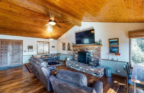 Crestline House | Lake View Magic