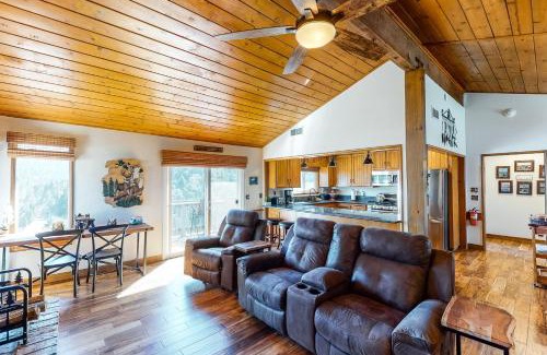 Crestline House | Lake View Magic