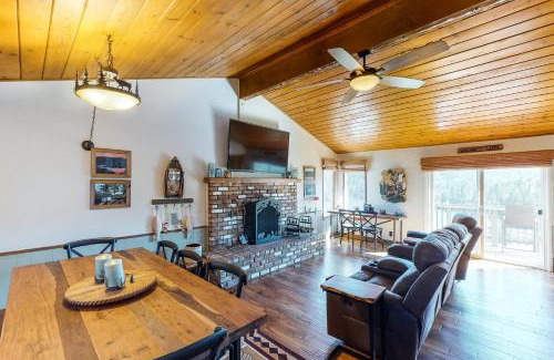Crestline House | Lake View Magic