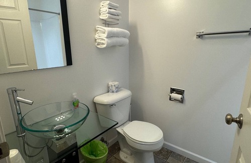 Lake City House | Lake View Motel & Gift Shop - Non-lakeview Kitchenette