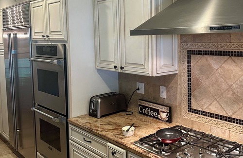 Ashtabula House | Lake View /Near Wineries/Large Group Home