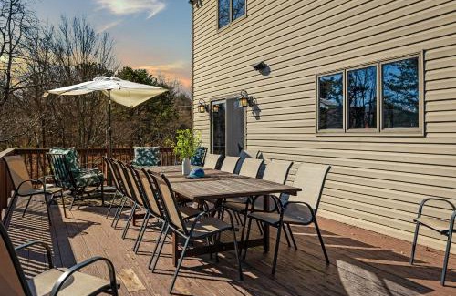 Albrightsville House | Lake View Retreat AvantStay Entertainers Home Yard Deck Game Room