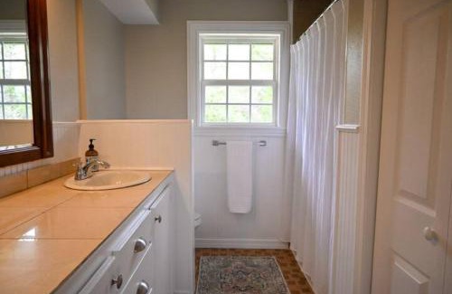 Russellville House | Lake View Retreat
