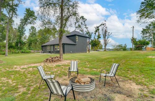 Lone Star House | Lake-View Retreat with Games and Yard in Daingerfield