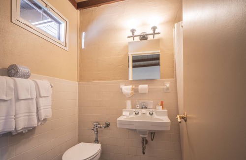 Royal House | Lake View Room on Lake Ouachita!