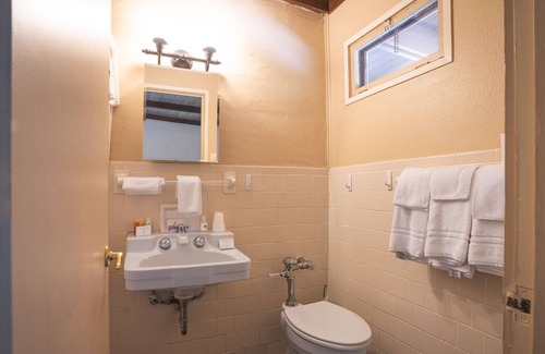 Royal House | Lake View Room on Lake Ouachita!