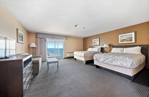 Put-in-Bay Hotel | Lake View Suite Put in Bay - Sleeps 6 People
